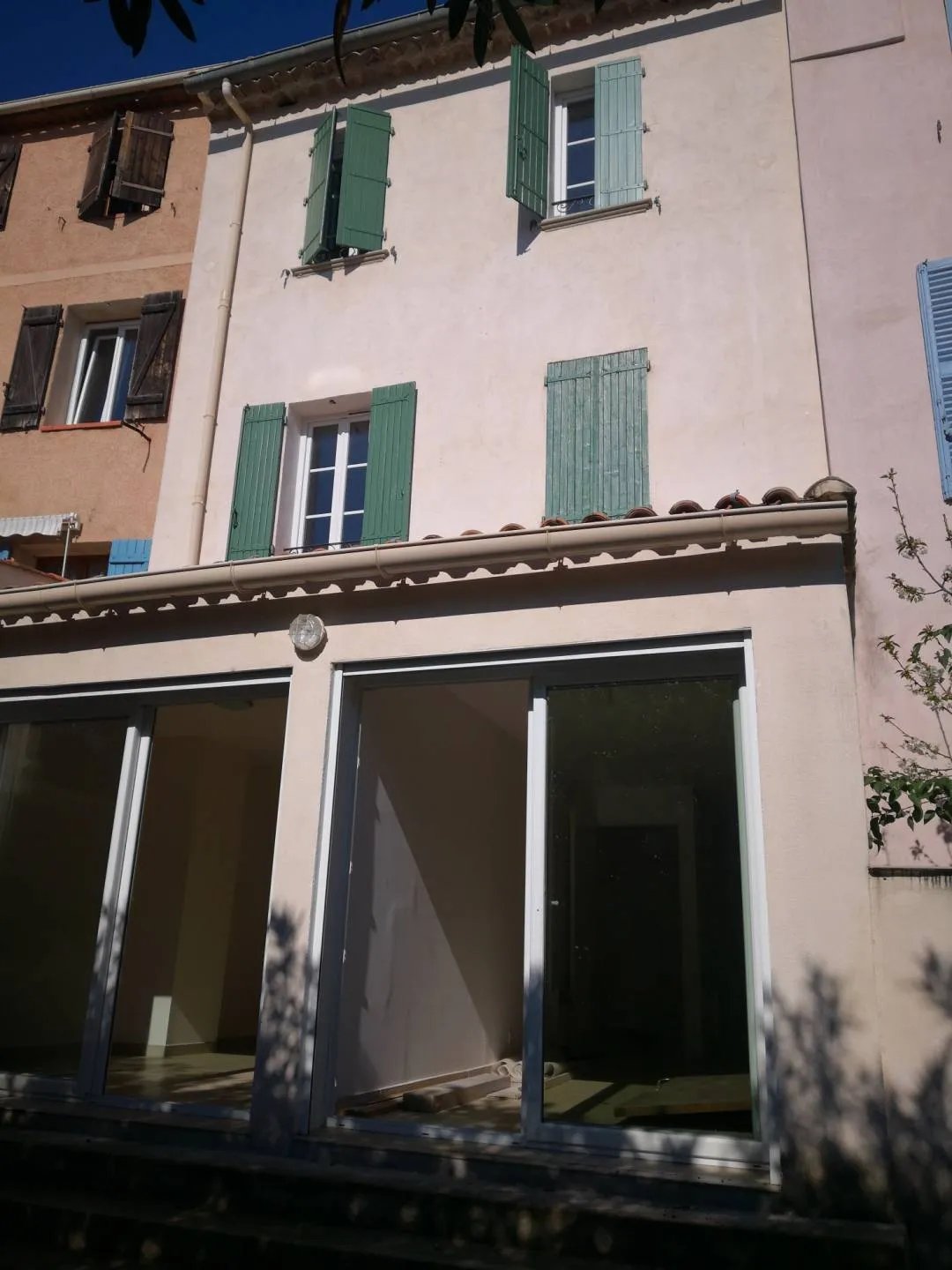 immeuble à Cuers (83390)