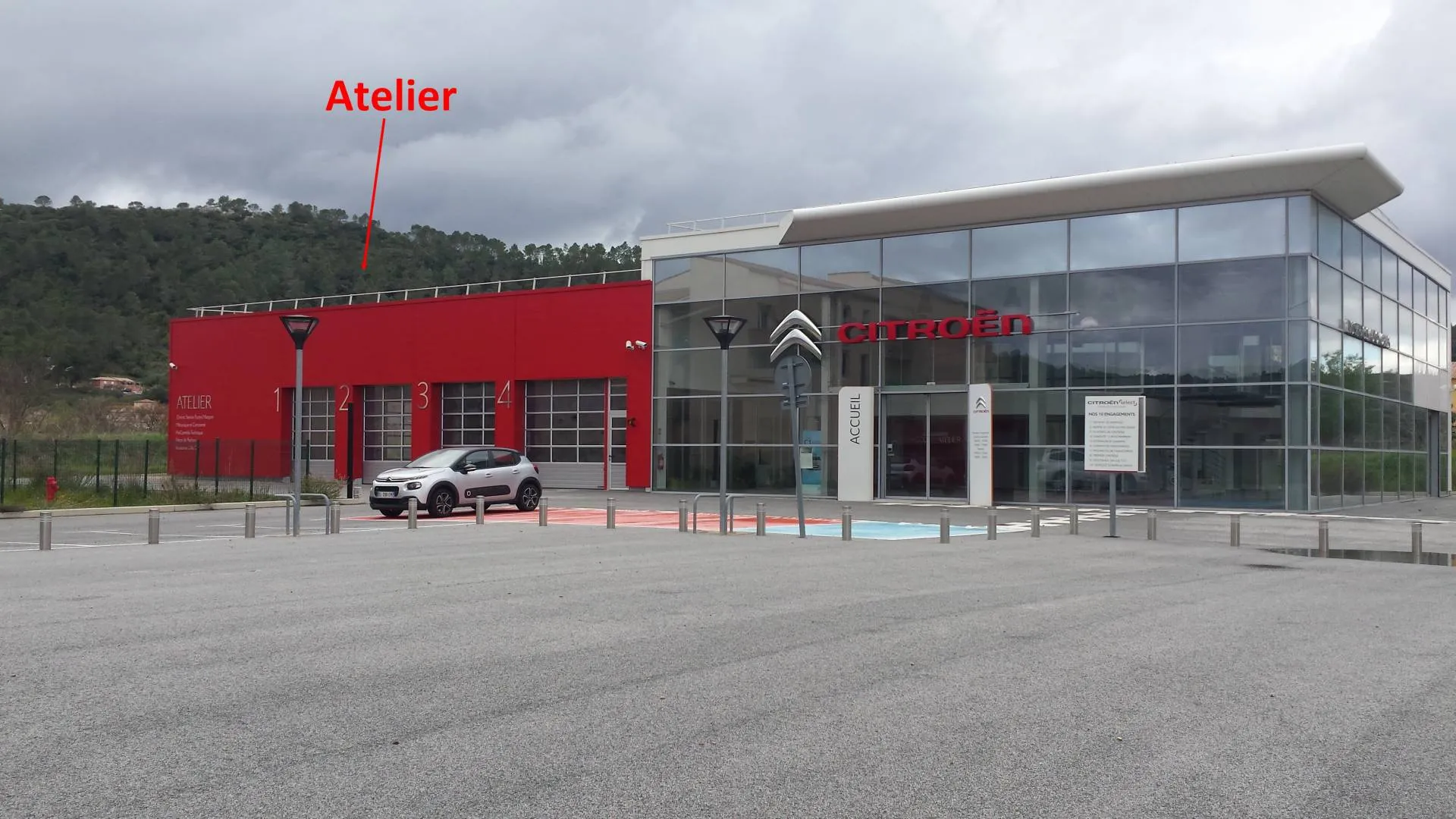 local commercial à Luc (83340)