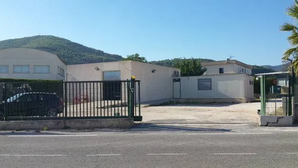 entrepôt à Cuers (83390)