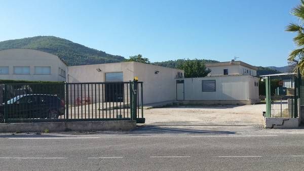 Local mixte : entrepôt et habitation