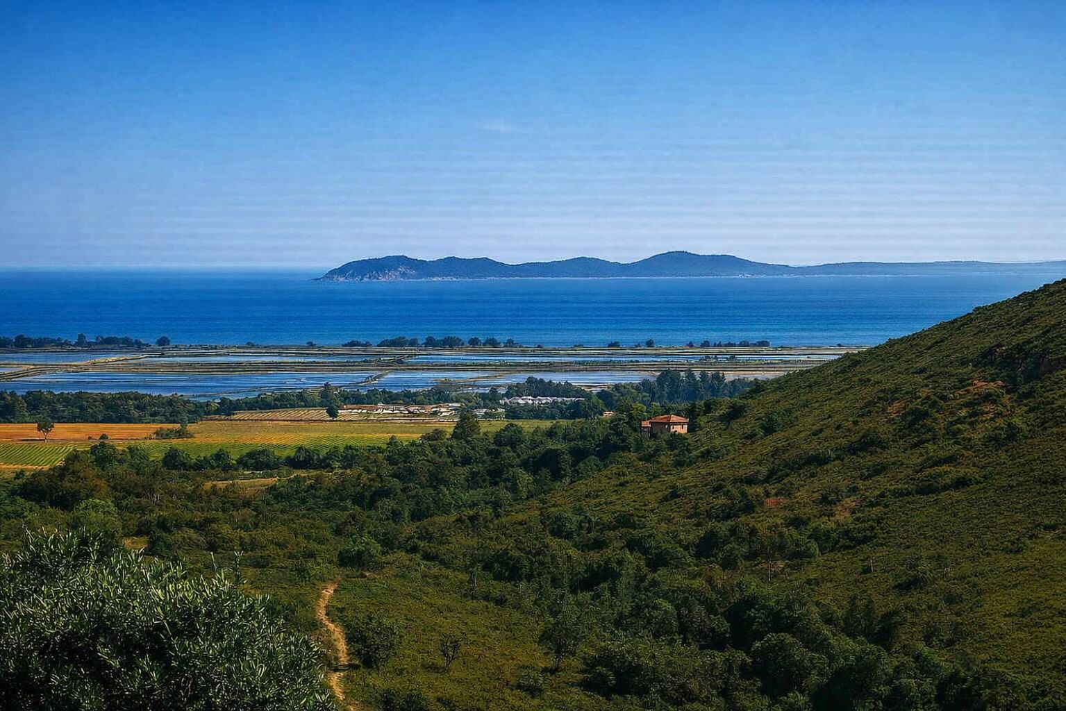 Villa contemporaine au charme provençal – Vue mer 180°