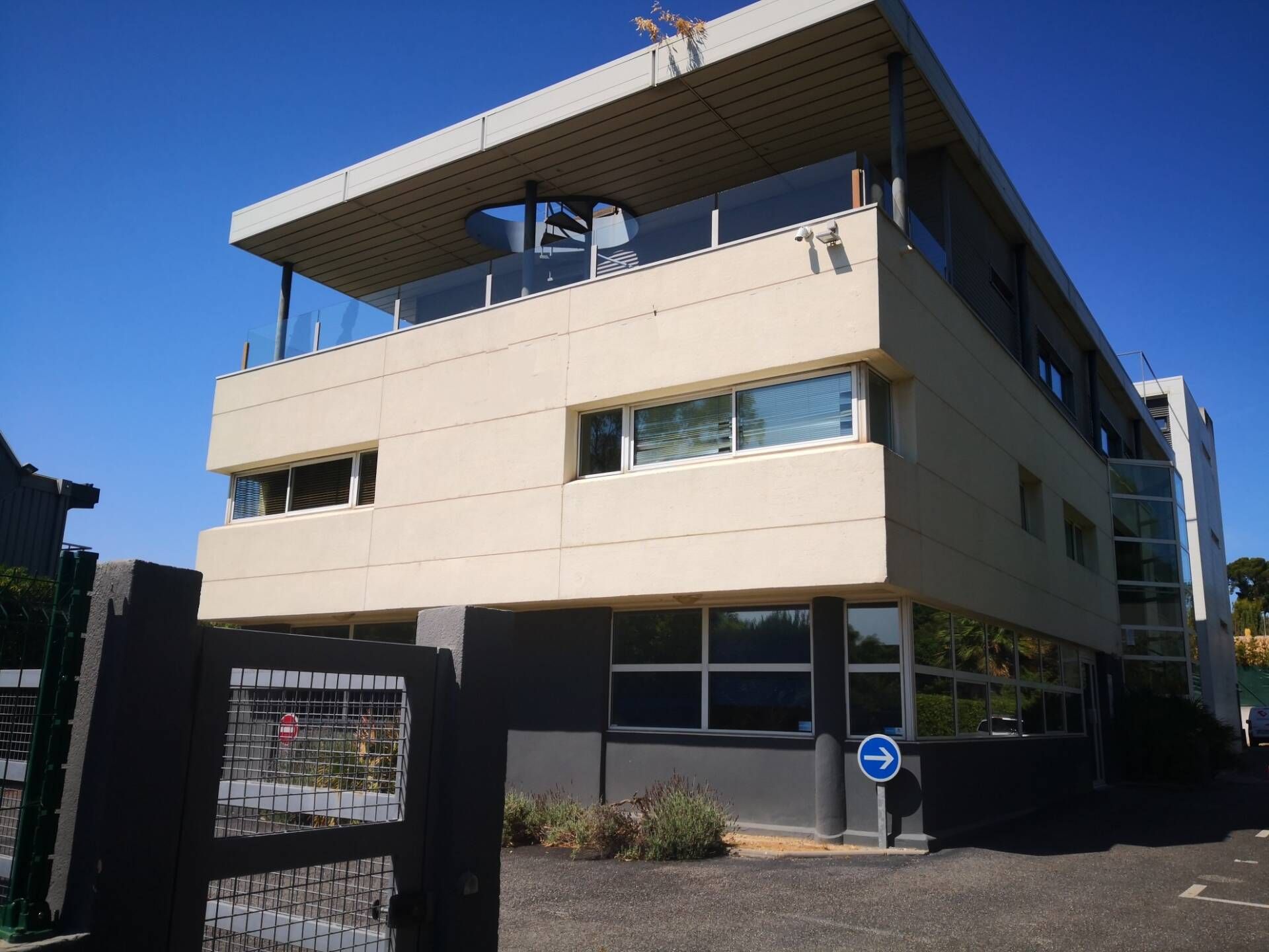 Immeuble de bureaux de 900 m2 – La Seyne‑sur‑Mer (Les Playes) – Excellente visibilité